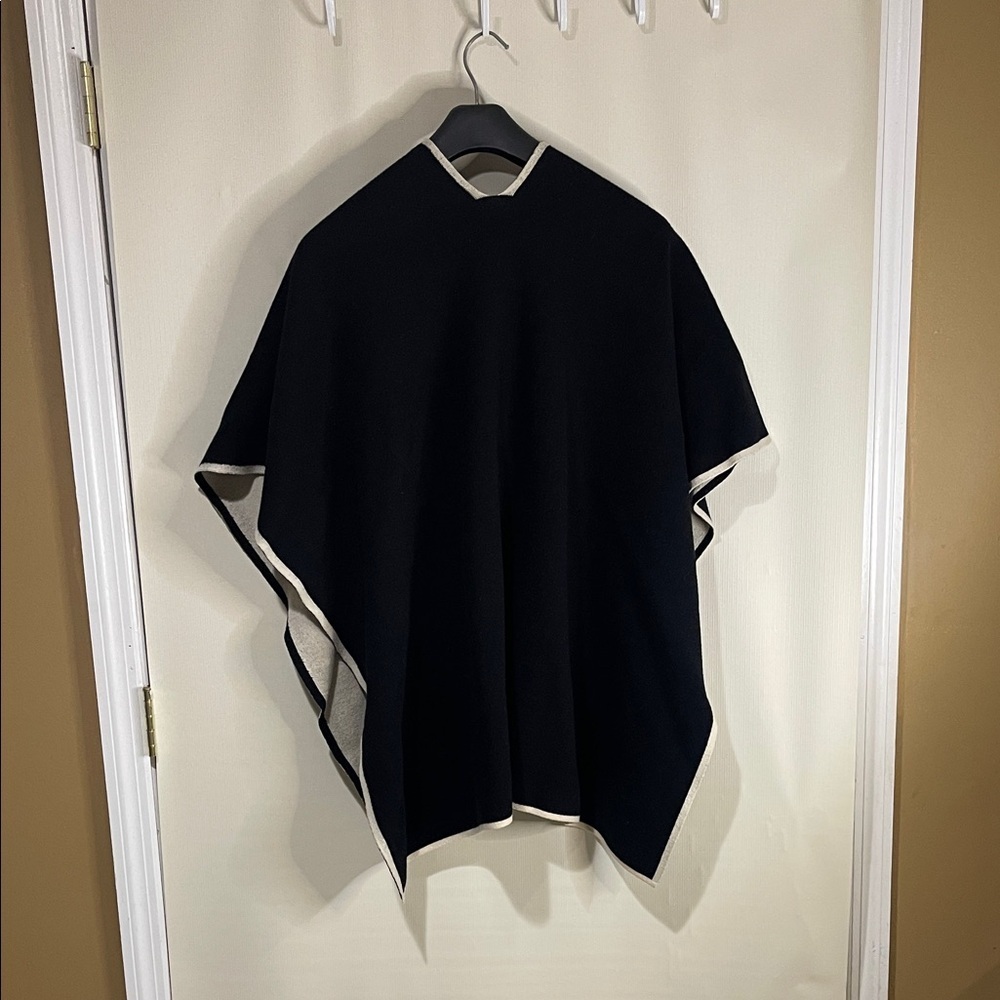 Kerisma Reversible Two Tone Elegant Black and Cream Women’s Poncho Wrap Like New - Picture 8 of 9